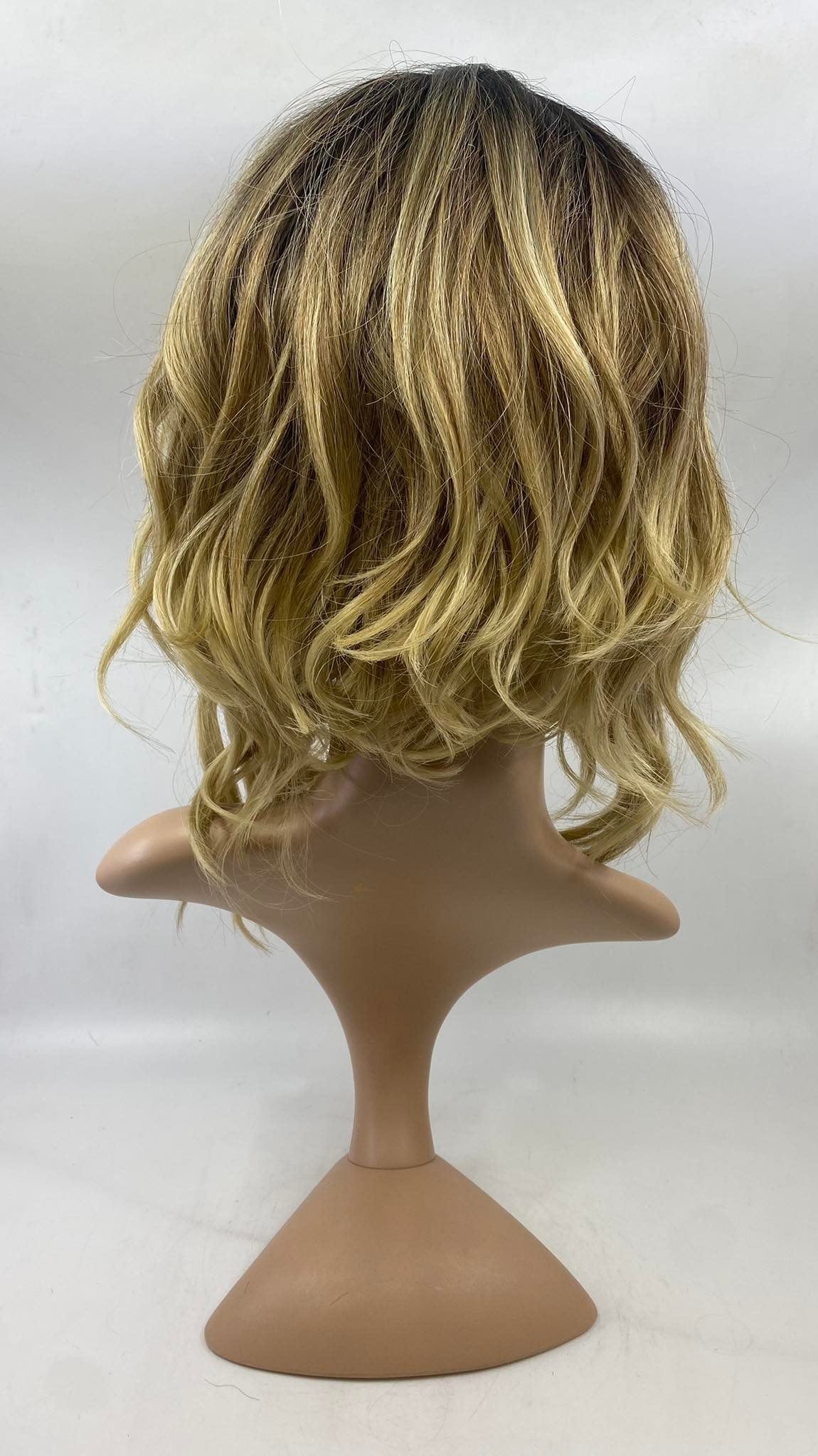 WIG- LACEFRONT- OMBRE HONEY-WAVY A-LINE INVERTED BOB